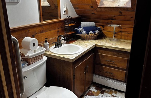 Salem House | Cozy 1-bedroom house in charming Salem with AC, WiFi