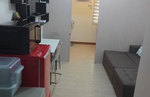 Novaliches Apartment | Cozy 1-Bedroom in Trees with Netflix, WiFi, Mini Speaker Karaoke with dual Mic