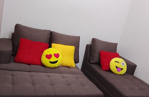 Novaliches Apartment | Cozy 1-Bedroom in Trees with Netflix, WiFi, Mini Speaker Karaoke with dual Mic
