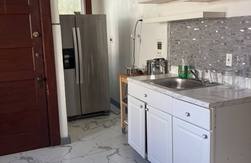 New Haven Apartment | Cozy 1 Bedroom, minutes from YALE & QUINNIPIAC