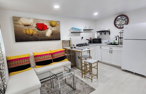 Tampa House | Cozy 1-bedroom mobile home in awesome Tampa with AC