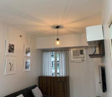 Alabang Apartment | Cozy 1 Bedroom near Alabang Town Center and Molito with Wifi and Netflix