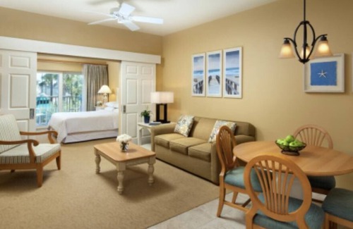 Myrtle Beach Resort | Cozy 1-bedroom resort in soothing Myrtle Beach with fitness room, WiFi, pools.