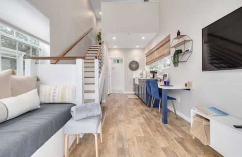 Downtown Dunedin House | Cozy 1 bedroom tiny home with pool "Shelly"