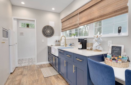 Downtown Dunedin House | Cozy 1 bedroom tiny home with pool "Shelly"
