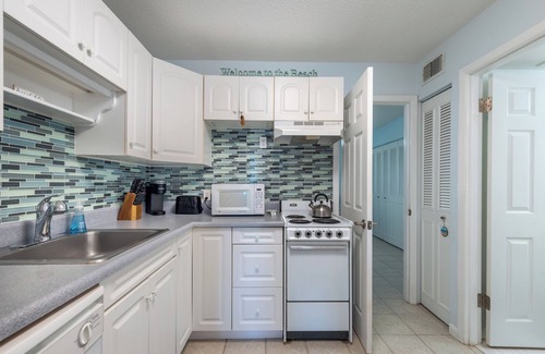 New Smyrna Beach Condo | Cozy 1-bedroom condo in beautiful New Smyrna Beach.