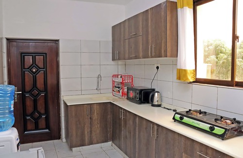 Ukunda Apartment | cozy 1-bedroom with free swimming pool,free parking and hotshower n