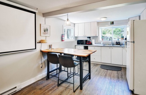 Heritage Downtown House | Cozy 1-BR suite with ocean views, full kitchen, projector, and garden