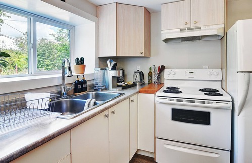 Heritage Downtown House | Cozy 1-BR suite with ocean views, full kitchen, projector, and garden