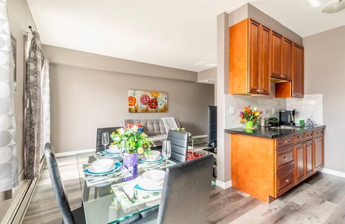 Rosedale Apartment | Cozy 1 King BR Apt with Netflix - PRIME Location!