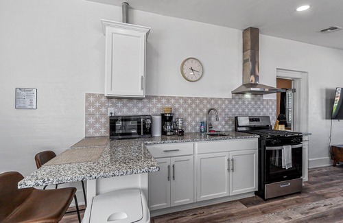 El Paso Apartment | Cozy 1B Private Terrace View