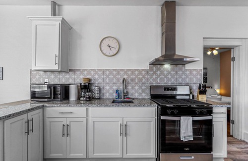 El Paso Apartment | Cozy 1B Private Terrace View
