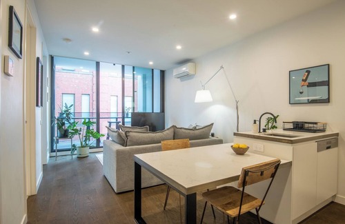 Collingwood Apartment | Cozy 1BD in the Heart of Collingwood
