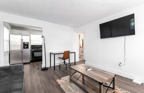 Lake Worth House | Cozy 1BR/1BA Private Entrance