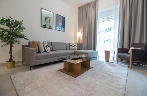 Bur Dubai Apartment | Cozy 1BR Apart With Pool And Gym 10mins Away By drive to DXB Airport