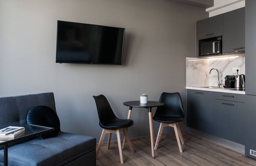 Kinosargous Apartment | Cozy 1BR Apartment at WYZ Athens