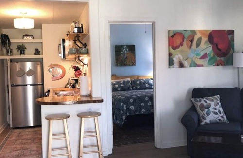Old North End Apartment | Cozy 1BR Apartment w/Balcony, 5 Min Walk to Church St & Lake Champlain