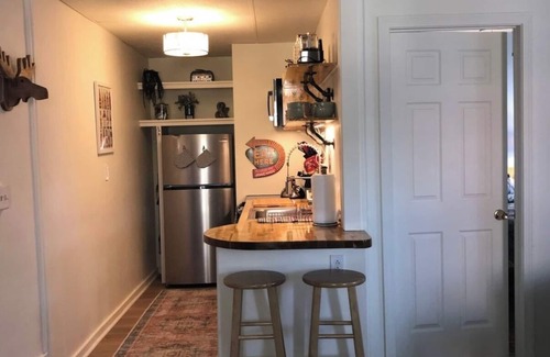 Old North End Apartment | Cozy 1BR Apartment w/Balcony, 5 Min Walk to Church St & Lake Champlain