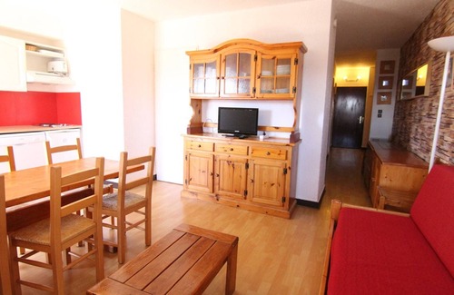 Jeux Apartment | Cozy 1BR Apt for 6, Ski-In/Out Access, South/West Balcony, Pet-Friendly, Central l'Alpe d'Huez
