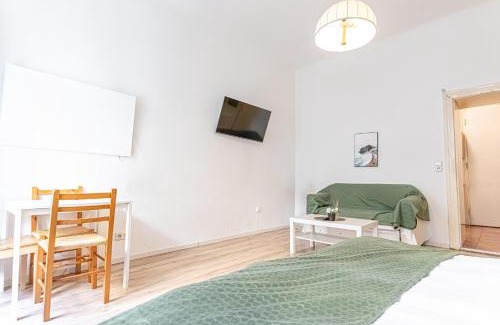 Wieden Apartment | Cozy 1BR Apt Wi-Fi & Close to Hauptbahnhof