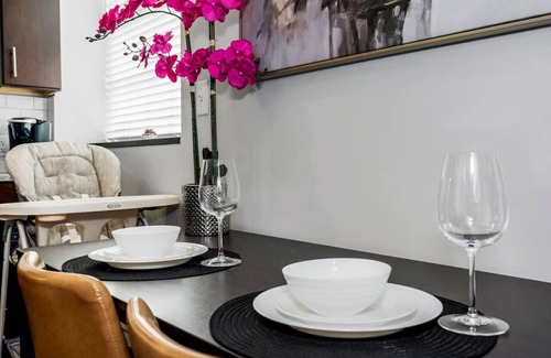 Downtown Kansas City Apartment | Cozy 1BR Parking, Rooftop Near Arrowhd & TMobile