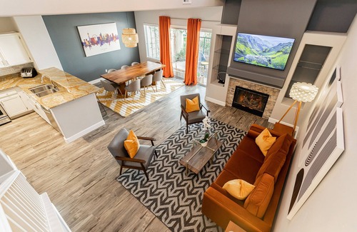 Spring Valley House | Cozy 2/2/.5 Townhome just 3 miles from Vegas Strip
