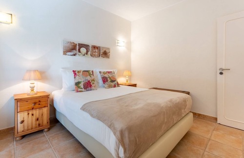 Vale do Lobo Apartment | Cozy 2 BDR W/Balcony in Vale do Lobo by LovelyStay