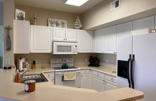 Iona Condo | Cozy 2 bed 2 bath condo minutes to Sanibel
