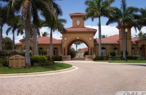 Iona Condo | Cozy 2 bed 2 bath condo minutes to Sanibel