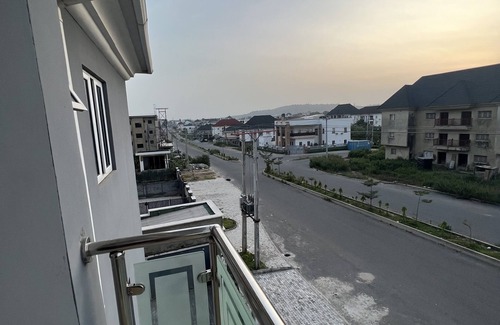 Abuja Apartment | cozy 2 bed apt. with free Wifi and 24hrs power, Jahi, Abuja