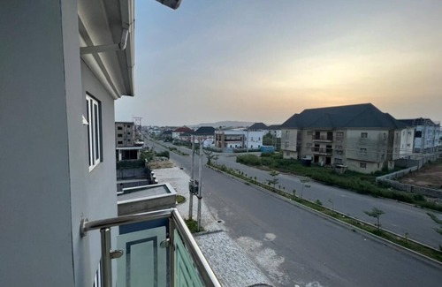 Abuja Apartment | cozy 2 bed apt. with free Wifi and 24hrs power, Jahi, Abuja