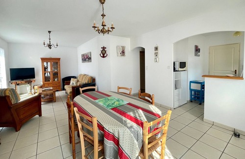 Bretignolles-sur-Mer House | Cozy 2-Bedroom House Near Beach with Enclosed Garden & Pet-Friendly