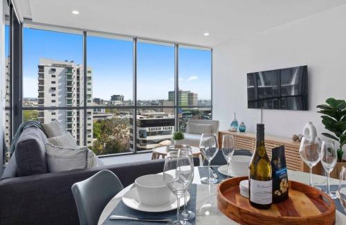 Milton Apartment | Cozy 2 bed Retreat Milton - Pool, Walk to SStadium