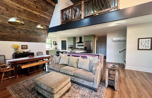 Hot Springs Village Cabin | Cozy 2-bedroom A-Frame Cabin in charming Hot Springs Village