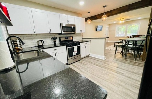Marietta House | ✶ Cozy 2 Bedroom 1 Bath Entire House ✶