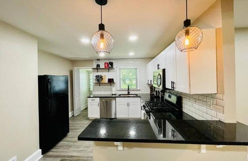 Marietta House | ✶ Cozy 2 Bedroom 1 Bath Entire House ✶