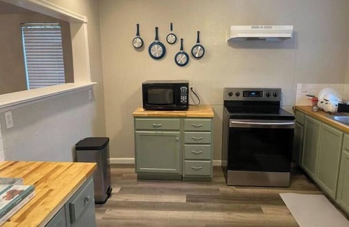 Wichita Falls House | Cozy 2-bedroom 2-bathroom house in enjoyable Wichita Falls with AC, WiFi