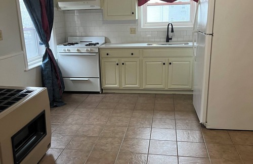 Fall River Apartment | Cozy 2-bedroom apartment in beautiful Fall River with WiFi