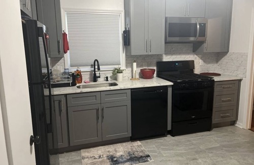 Tarrytown Apartment | Cozy 2-bedroom apartment with WiFi, AC in charming Tarrytown