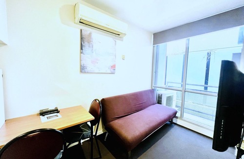 Carlton South Apartment | Cozy 2-Bedroom Apartment for 3 | Prime CBD Location near Arrow on Swanston