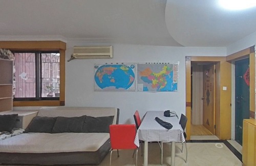 Changning Apartment | Cozy 2-bedroom apartment in beautiful Shanghai with WiFi, AC