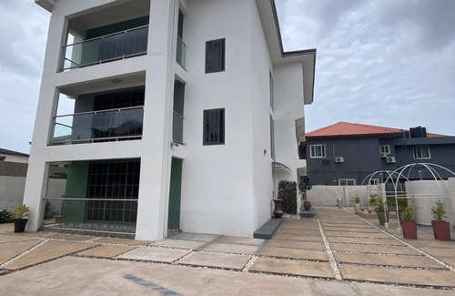 Mataheko Apartment | Cozy 2-bedroom apartment with WiFi, AC in charming Accra
