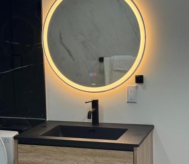 London Apartment | Cozy 2 bedroom basement appt