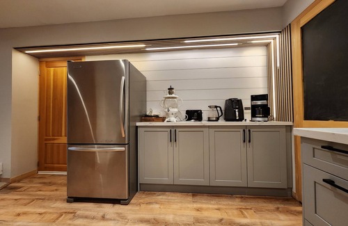 Whitchurch-Stouffville Apartment | Cozy 2 bedroom basement with pool, jacuzzi, gym & sauna. Come see the chickens