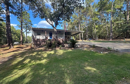 Brookeland Cabin | Cozy 2-Bedroom Cabin in the Heart of Rayburn Country Resort