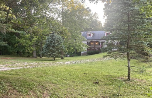Kimbolton Cabin | Cozy 2 bedroom cabin with large loft near Salt Fork Park and Lake with WiFi, AC