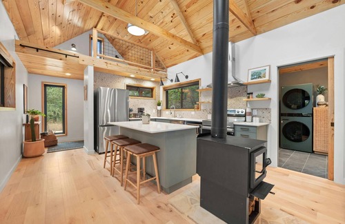 Wimberley Cabin | Cozy 2-bedroom cabin in serene Wimberley with WiFi, AC