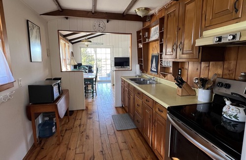 Bailey Island Cottage | Cozy 2 bedroom cottage with beautiful views of Mackerel Cove!