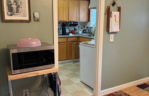 South Amherst Condo | Cozy 2-bedroom condo near town of Amherst and five colleges
