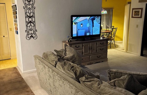 Palm Coast Condo | Cozy 2-bedroom condo with AC, WiFi in charming Palm Coast. 5 minutes to beach,